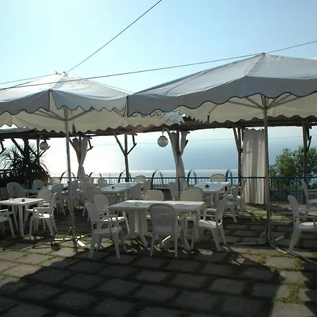 Appartement Termini-sant'agata Sleeps 4 Pool Air Con *